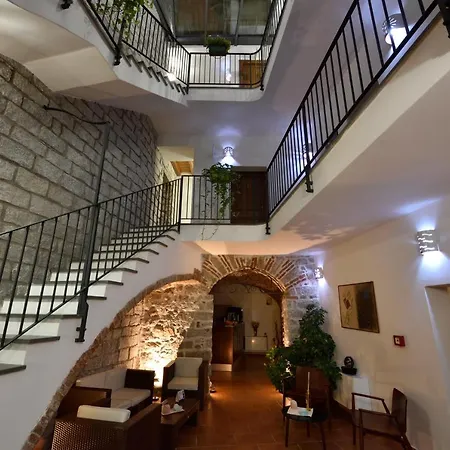 Antica فندق Loceri