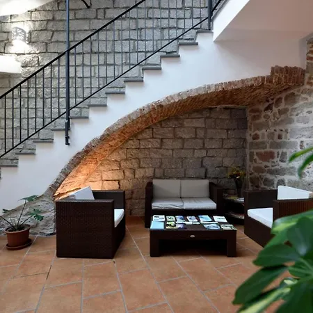 Antica فندق Loceri