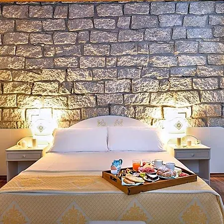 Antica 4*